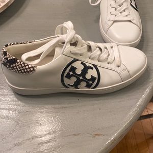 Tory Burch white sneaker, size 8. Great condition. Worn twice